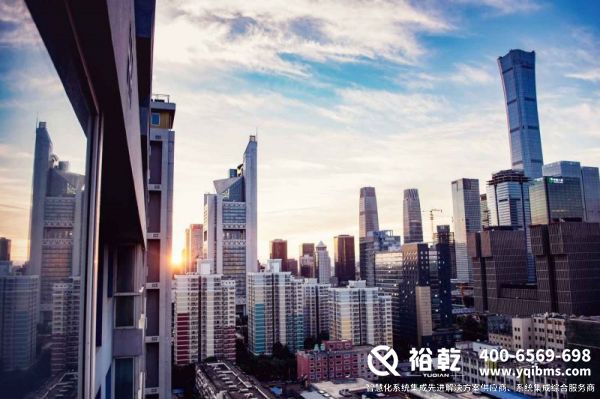 能耗监测系统，数据分析，报告生成，多平台支持